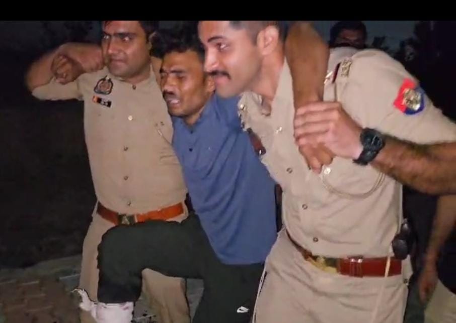 थाना हाईवे पुलिस और स्वाट टीम की शातिर लुटेरों से हुई मुठभेड़, लुटेरों के पैर में लगी गोली