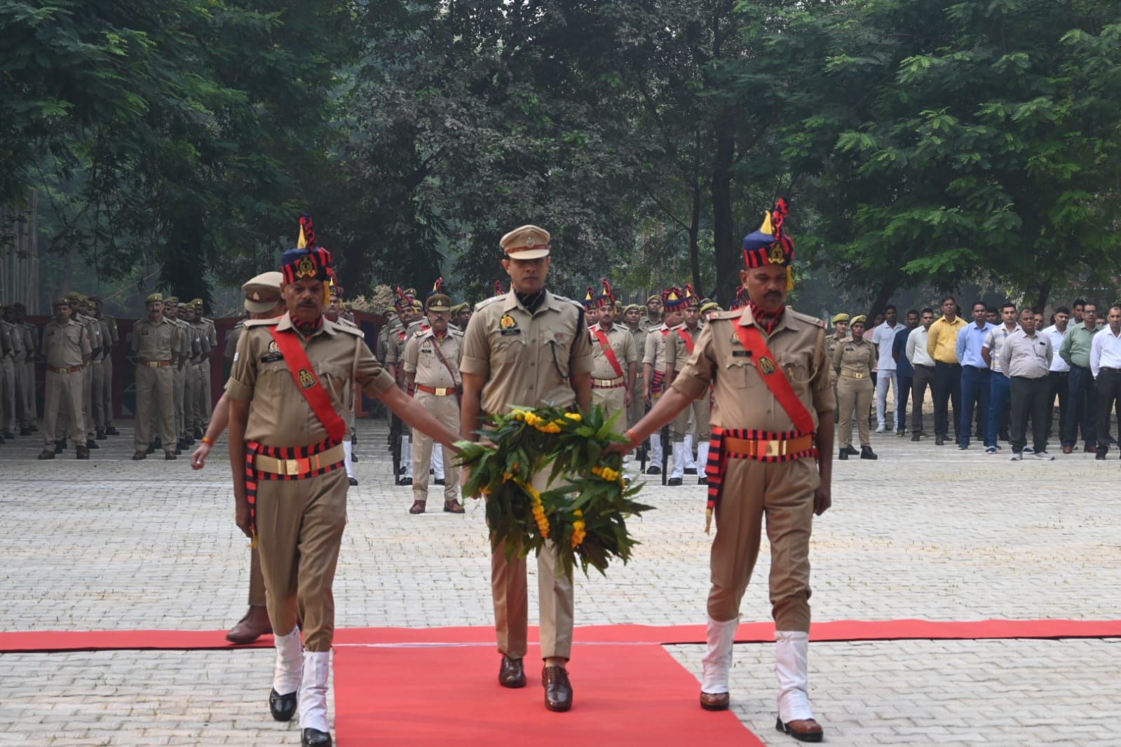 पुलिस स्मृति दिवस पर फिरोजाबाद पुलिस ने दी अमर वीरों को भावभीनी श्रद्धांजलि