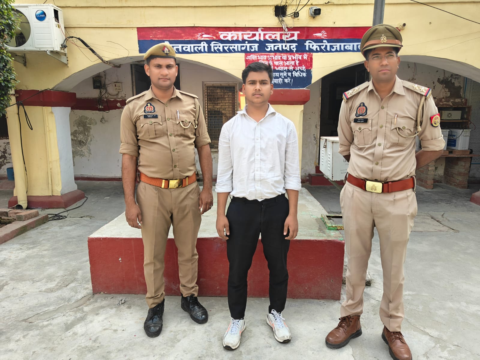 सिरसागंज पुलिस टीम द्वारा नाबालिग लडकी को बहला फुसलाकर भगा ले जाने वाले वाँछित अभियुक्त को किया गिरफ्तार