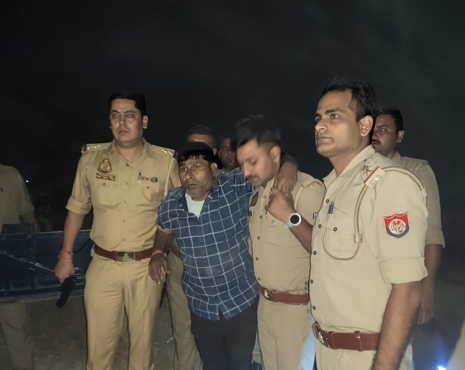 थाना सिरसागंज पुलिस टीम द्वारा  पुलिस मुठभेड़ के दौरान किया गिरफ्तार
