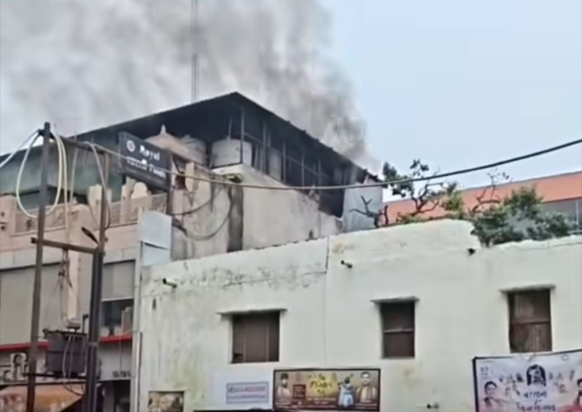 वृन्दावन के भारती फूड्स में लगी आग, कर्मचारियों की सूझबूझ से बड़ा हादसा टला
