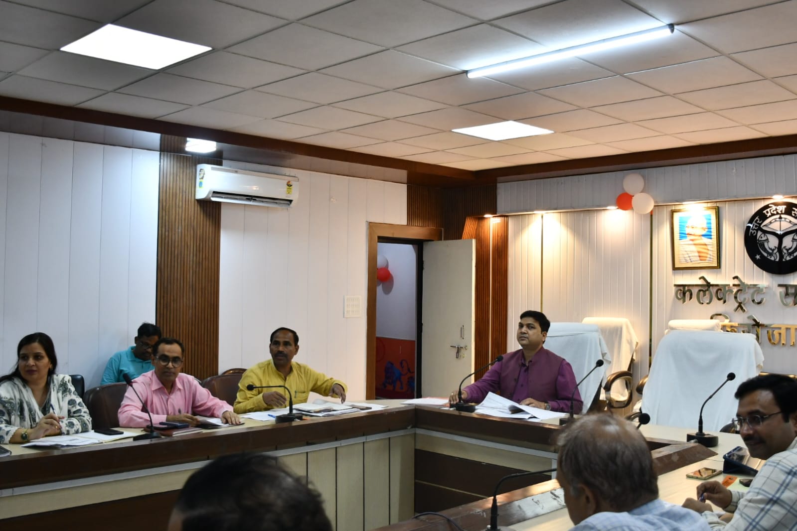 मुख्य विकास अधिकारी शत्रोहन वैश्य की अध्यक्षता में मुख्यमंत्री डैशबोर्ड पर अकिंत परियोजाओं को लेकर बैठक का आयोजन