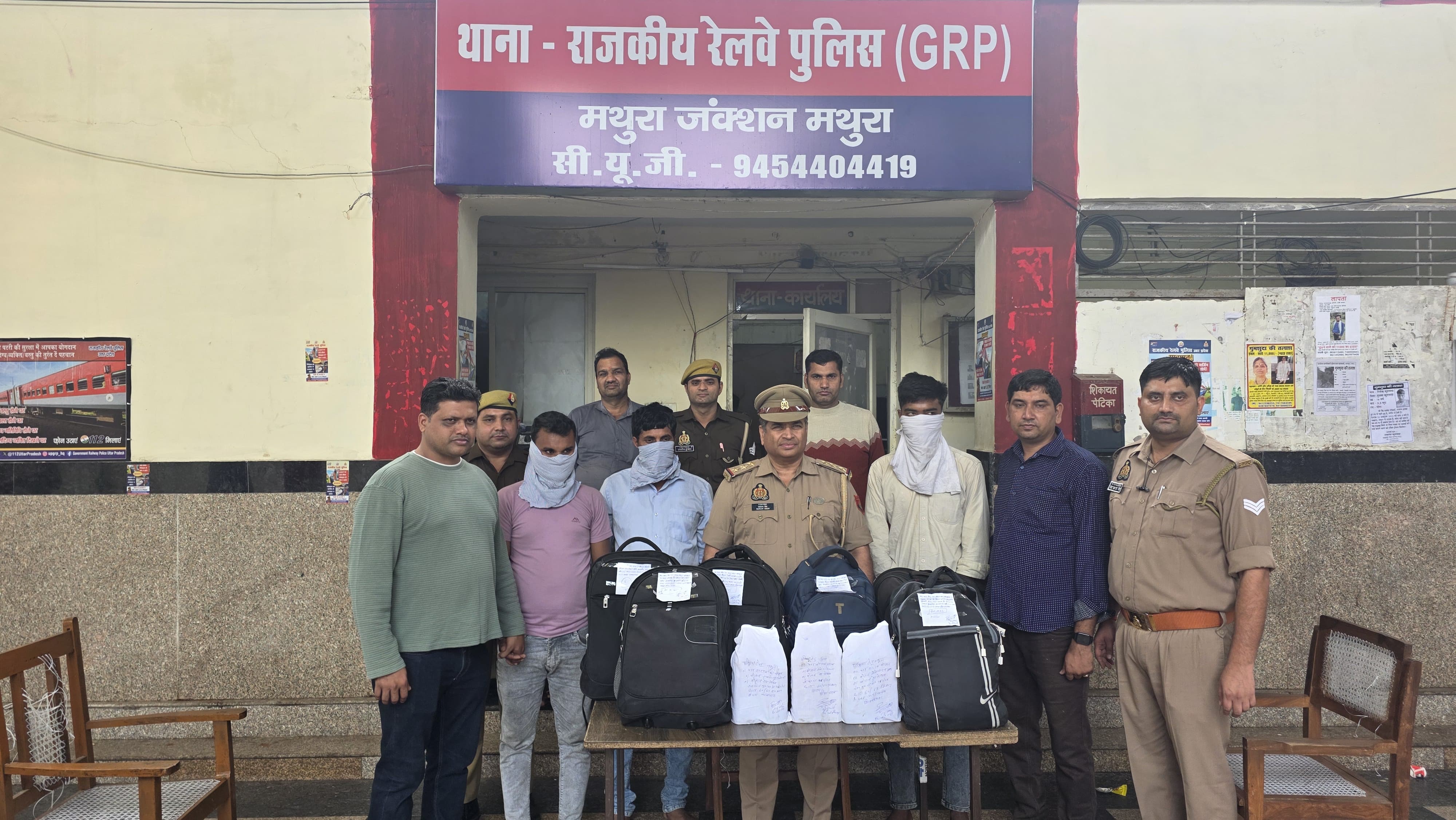 मथुरा की थाना जीआरपी पुलिस ने अवैध शराब तस्करों को किया गिरफ्तार