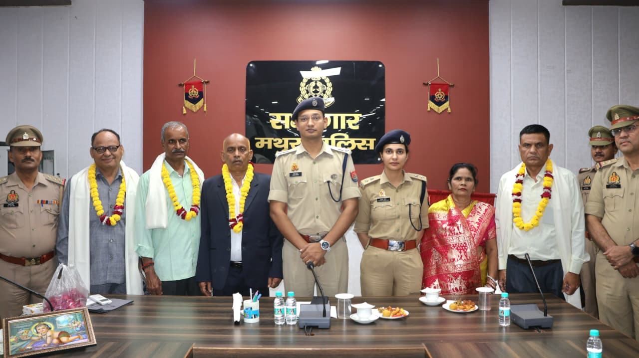सेवा निवृत्त पुलिस कर्मियों को एसएसपी ने किया सम्मानित