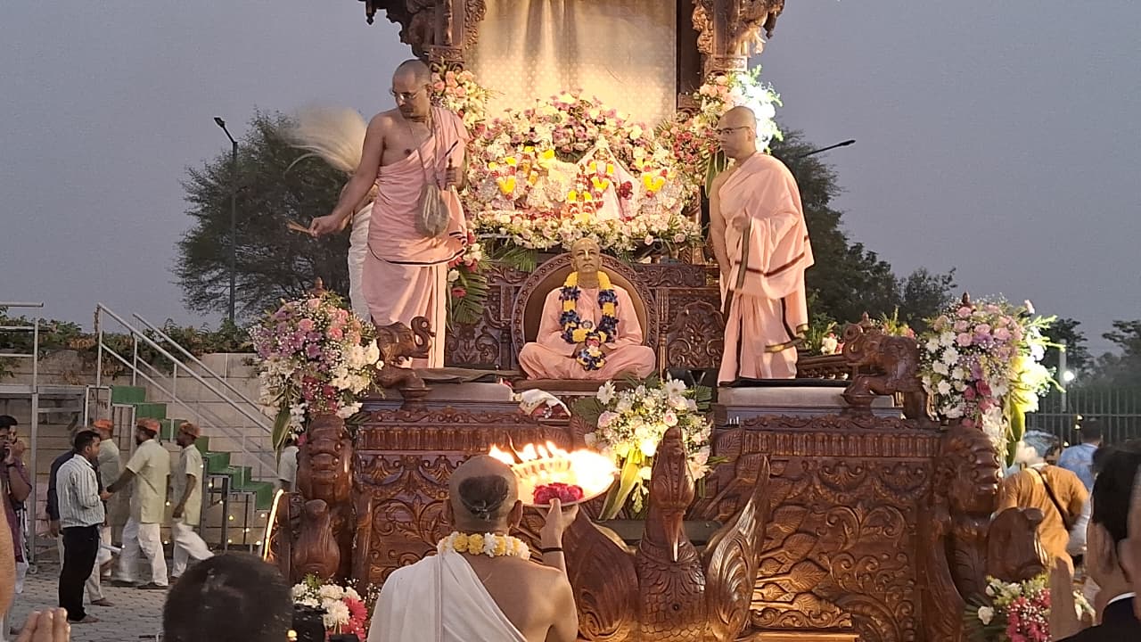 राधा वृन्दावन चंद्र की शोभा यात्रा में उमड़ा जन सैलाब