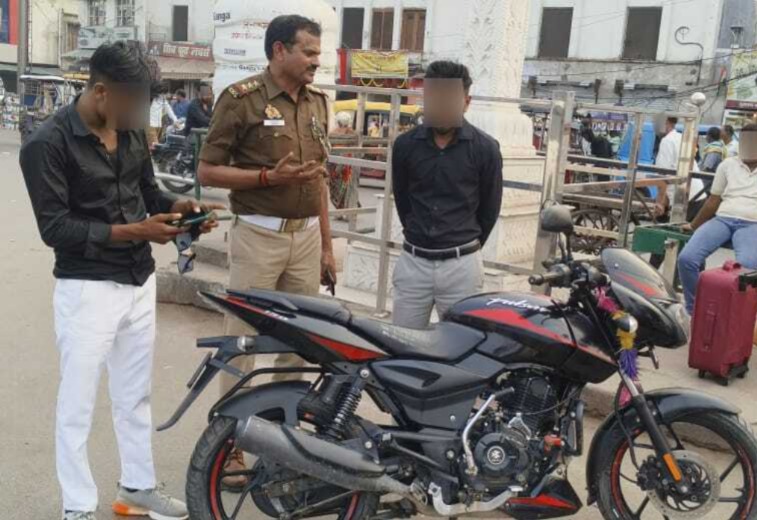 यातायात माह नवम्बर-2025 जनपद फिरोजाबाद में विशेष चेकिंग अभियान संचालित किया