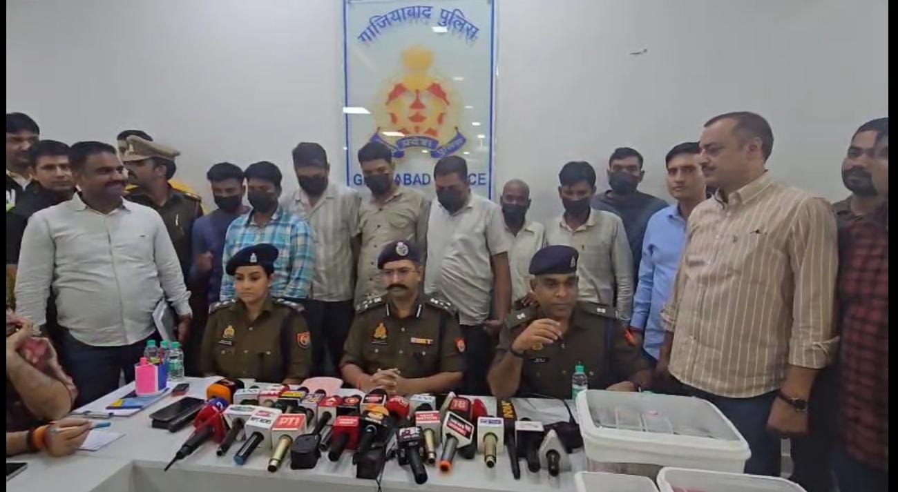 मौत बाँटने वाले प्रतिबंधित सिरप का जखीरा गाजियाबाद पुलिस ने धर दबोचा