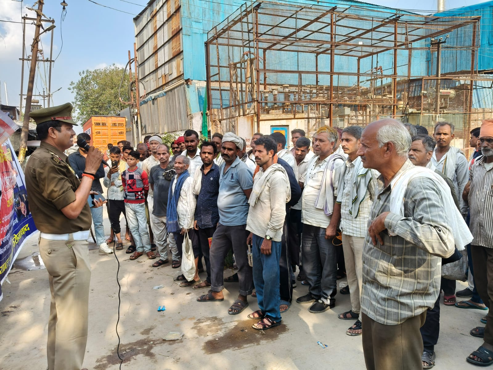यातायात माह जागरुकता के अन्तर्गत प्रभारी निरीक्षक यातायात मय टीम द्वारा  चलाया गया जागरुकता अभियान