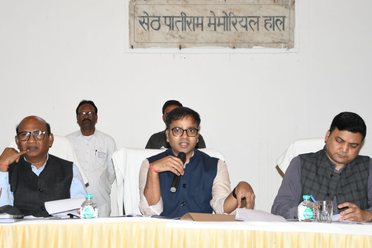 बीएलओ मैपिंग का कार्य 0 प्रतिशत करने पर 50 बीएलओ के वेतन रोकने के जिलाधिकारी ने दिए निर्देश