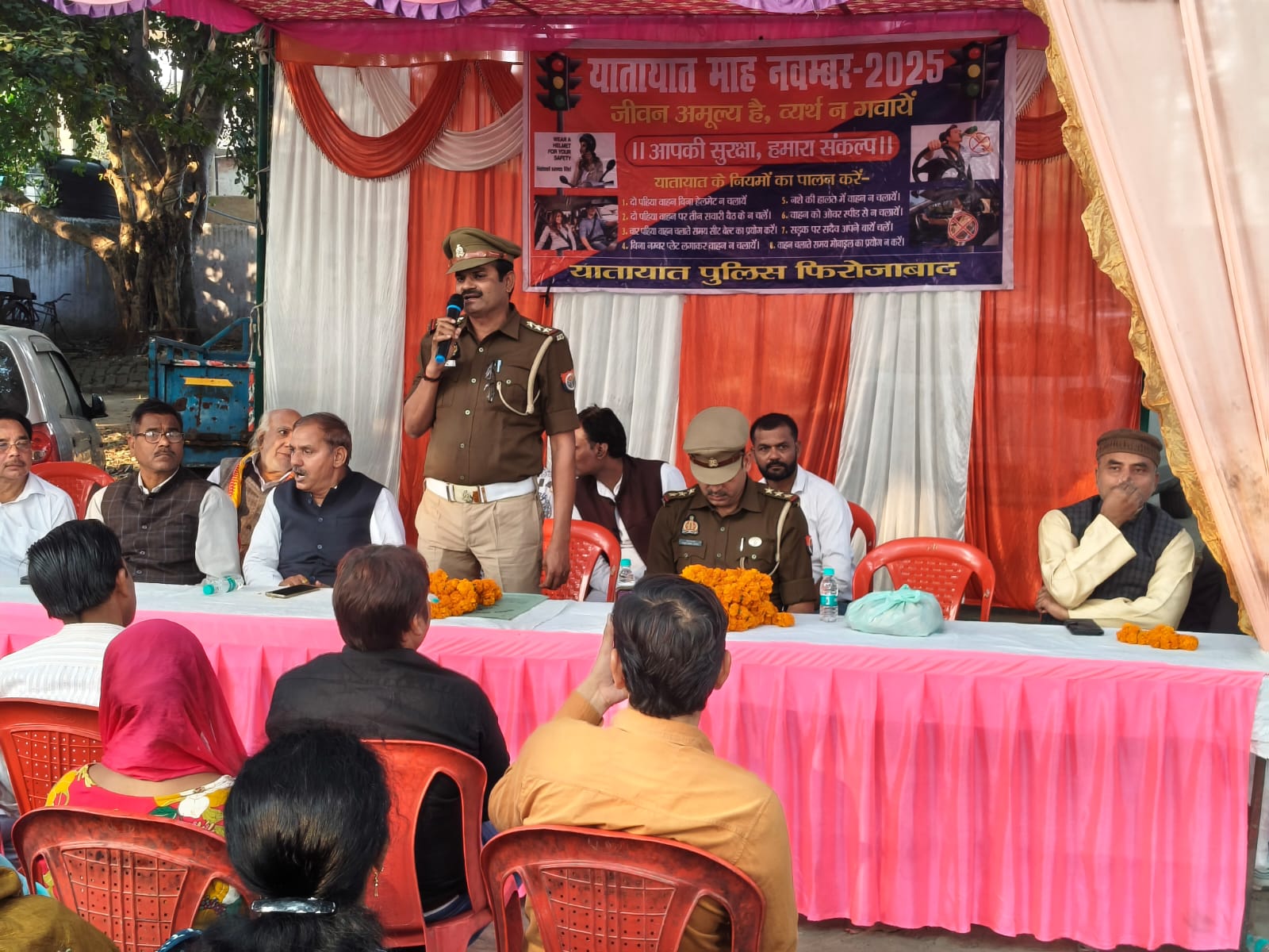 यातायात माह जागरुकता अभियान के अन्तर्गत प्रभारी निरीक्षक यातायात मय टीम एवं थाना उत्तर पुलिस टीम द्वारा चलाया गया जागरुकता अभियान