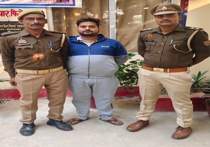 थाना लाइनपार पुलिस टीम द्वारा गैंगस्टर एक्ट के अभियोग में वांछित अभियुक्त आकाश कुमार को किया गिरफ्तार