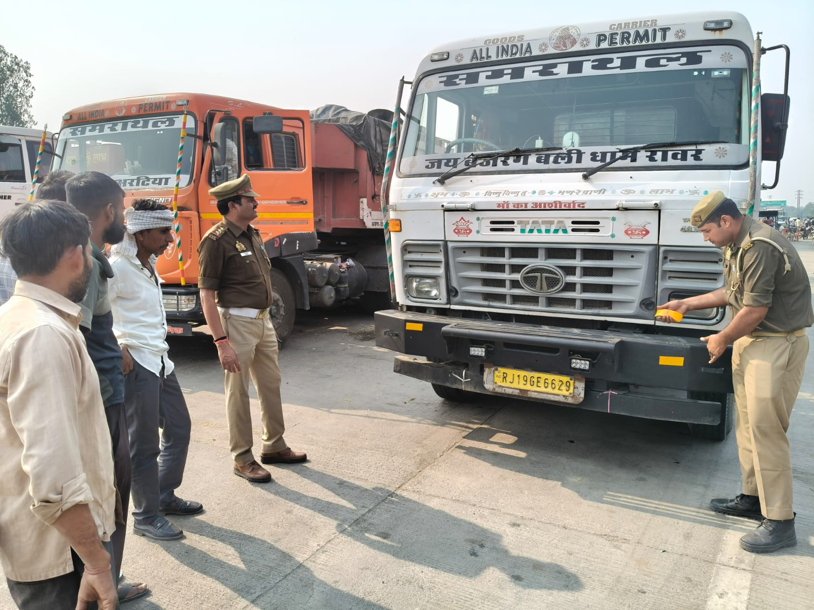 यातायात के संकेतों एवं सुरक्षात्मक पहलुओं के संबंध में किया गया जागरुक