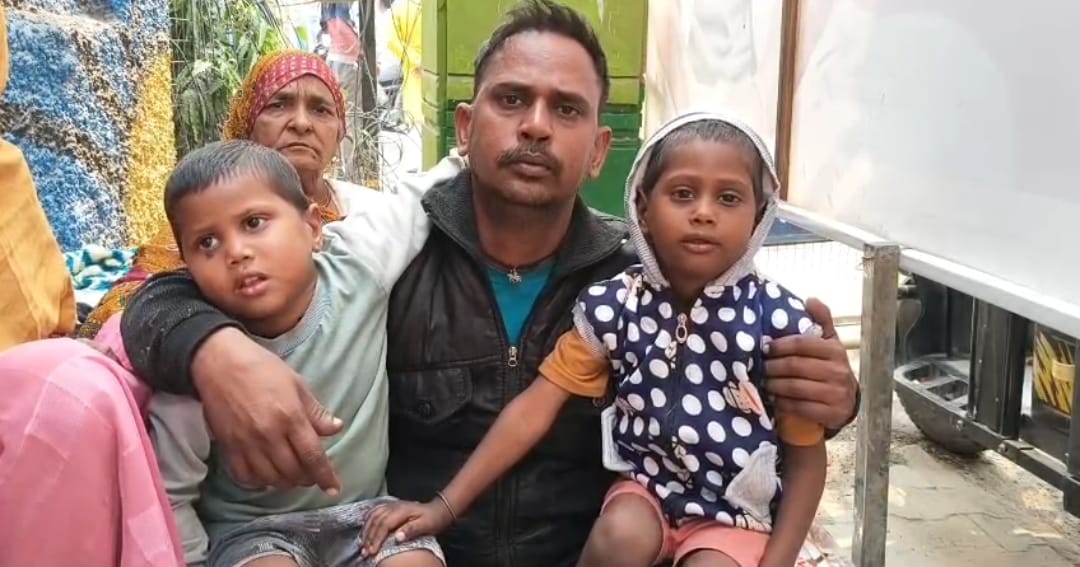 वृन्दावन में फुटपाथ पर मां के साथ सो रही लगभग एक वर्षीय बच्ची चोरी, 3 दिन चौकी और थाने के चक्कर लगाती रही मजबूर माँ