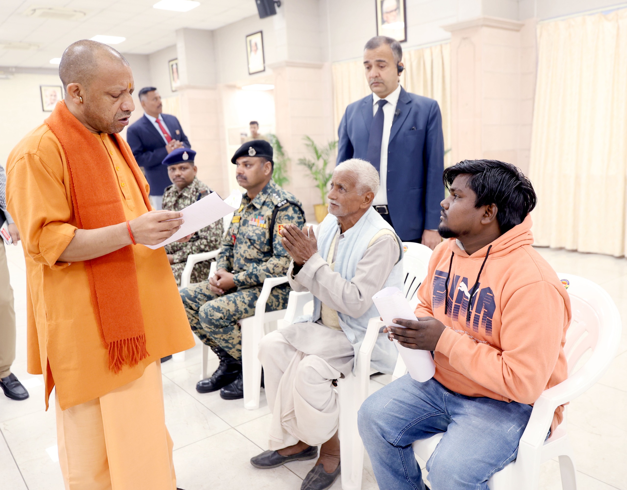 मां ने लगाई मासूम के जीवन की गुहार, सीएम योगी ने तत्काल करवाई इलाज की व्यवस्था