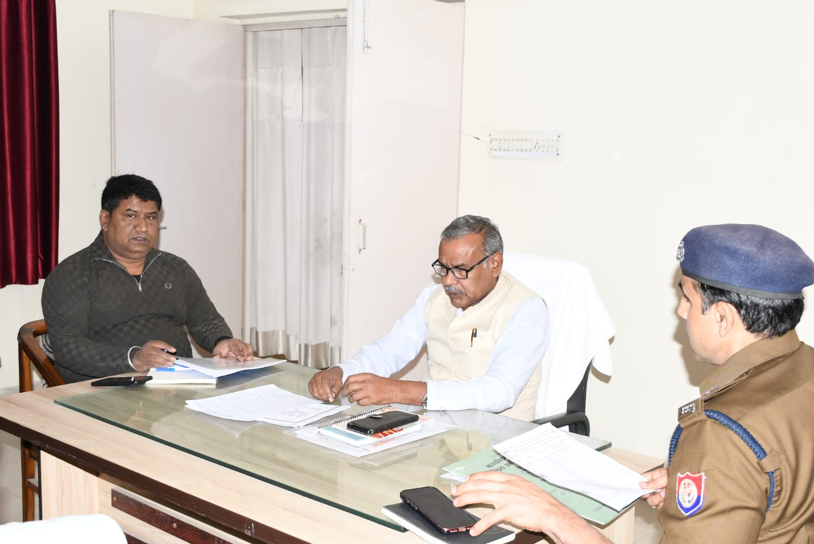 अनुसूचित जाति अनुसूचित जनजाति आयोग रमेश चन्द्र कुडें द्वारा विभिन्न विभागीय योजनाओं की समीक्षा निरीक्षण