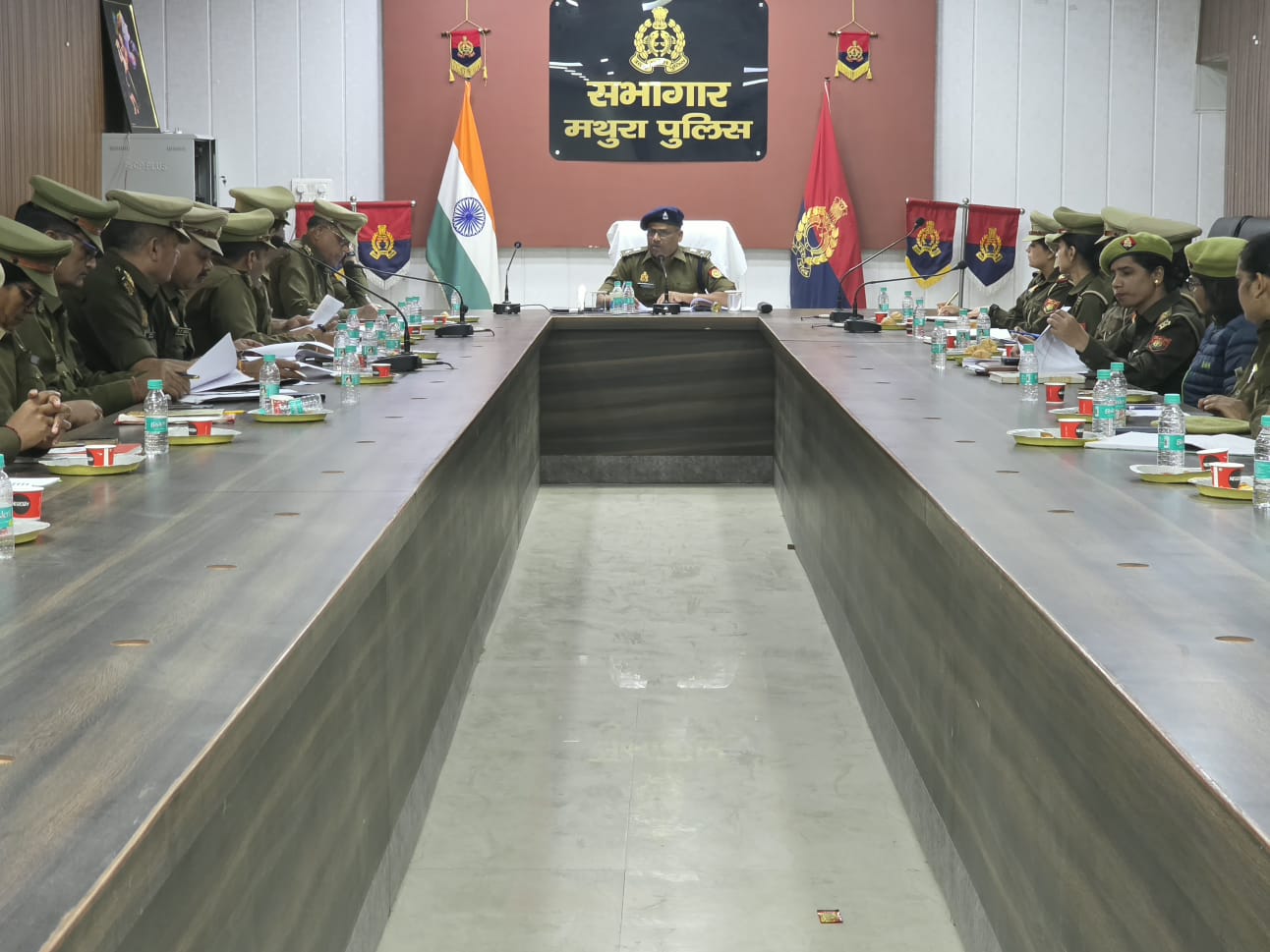 एसपी ग्रामीण सुरेश चंद्र रावत ने की मिशन शक्ति केंद्र प्रभारियों के साथ बैठक