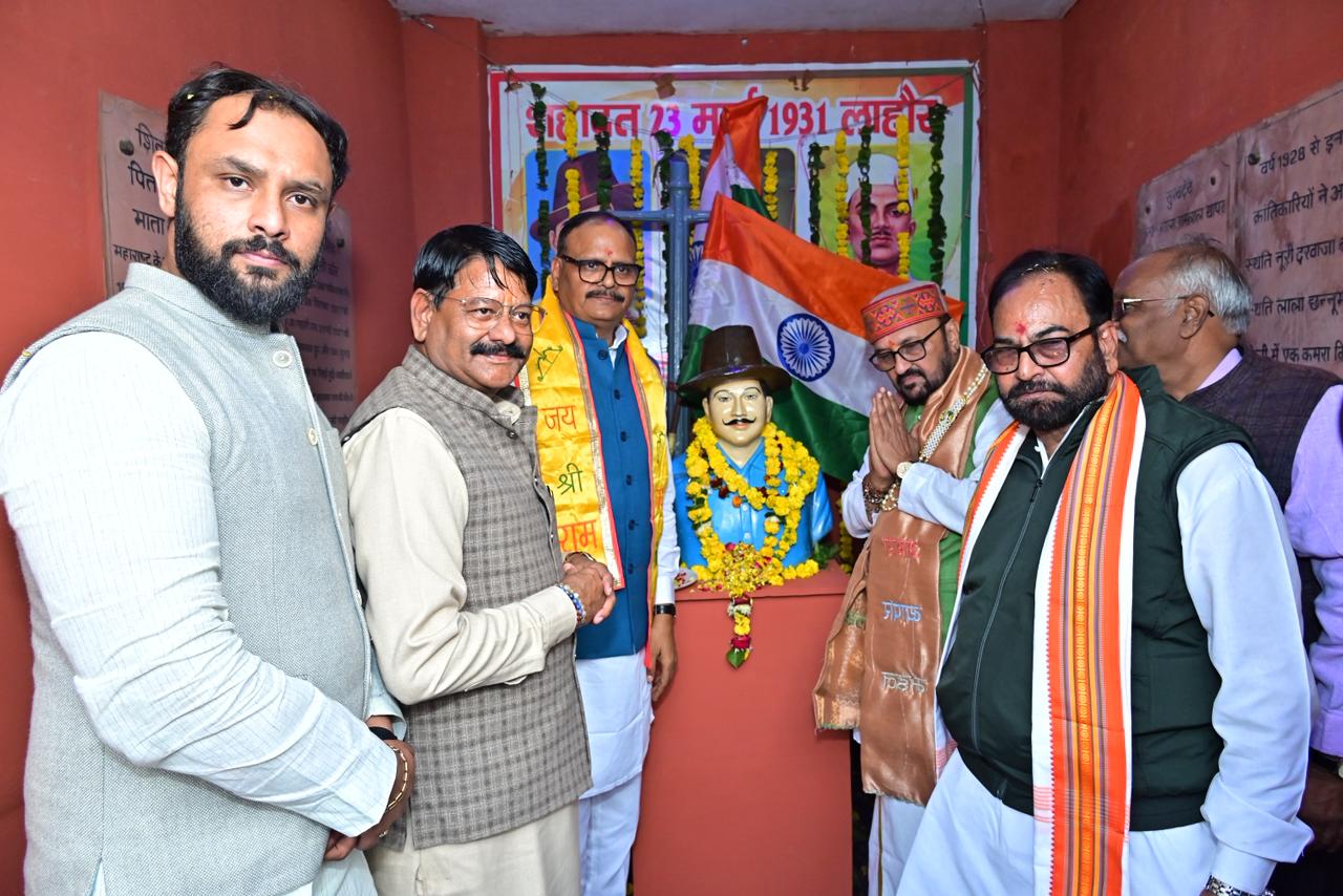 सरदार पटेल की आकर्षक झांकी , बैंड बाजे के साथ कार्यकर्ताओं ने लिया एकता का संकल्प
