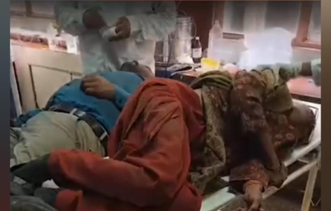 पुलिस द्वारा पीड़ित की सुनवाई न होने पर बरसाना देहात के मां बेटे ने मिलकर लखनऊ में विषाक्त पदार्थ का किया सेवन