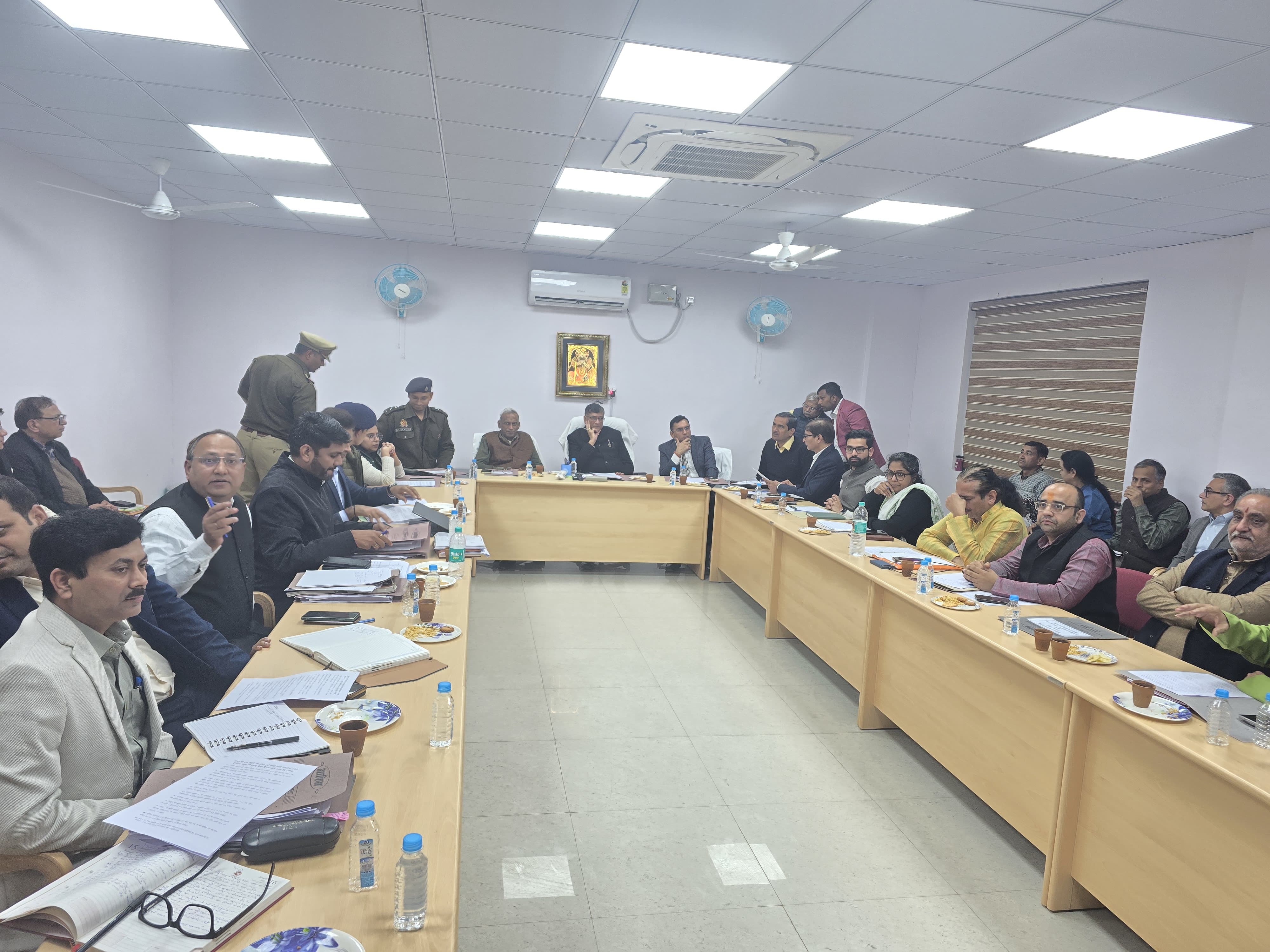 ठाकुर श्री बांके बिहारी जी मन्दिर हाई पावर्ड मैनेजमेन्ट कमेटी, वृन्दावन, मथुरा की अष्टम् बैठक हुई संपन्न