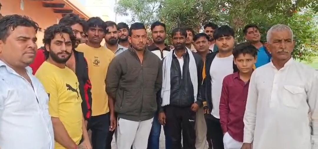 छाता मेँ आसमाजिक तत्वों ने देवी की मूर्ति को तोड़ कर किया खंडित, घटना के बाद  कई गांव के लोगों मेँ रोष