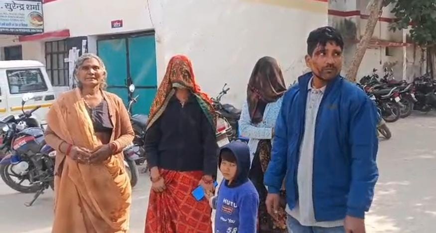 छाता के गांव दददीघडी मेँ पैसे के लेनदेन को लेकर जमकर चले लाठी डंडे