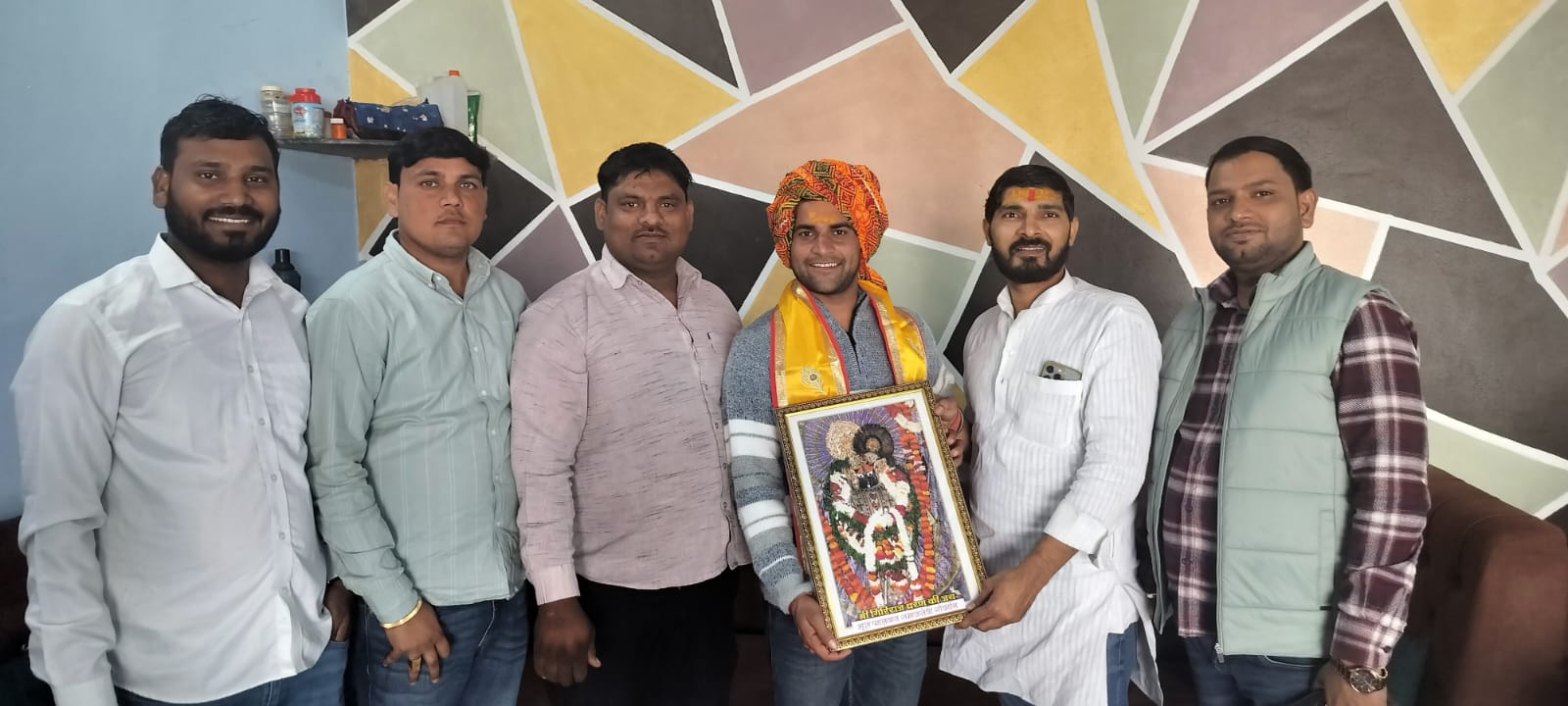 समाज सेवी भूरा पहलवान को क्षत्रिय करणी सेना का विधानसभा अध्यक्ष बनाये जाने पर स्थानीय लोगों ने किया जोरदार स्वागत