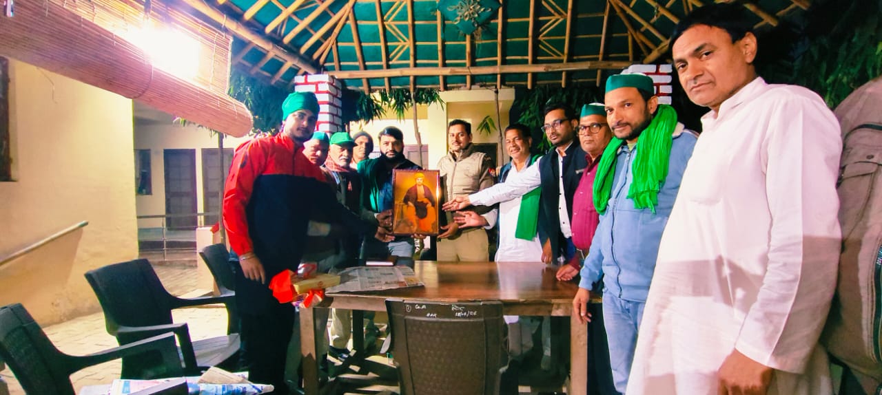 नवनियुक्त खानपुर एसओ संदीप कुमार से भारतीय किसान यूनियन अराजनैतिक की टीम ने शिष्टाचार भेंट की