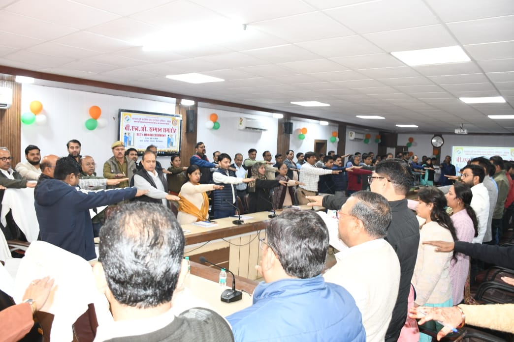 भारतीय लोकतंत्र को पूरे विश्व में सबसे अलग और मजबूत लोकतंत्र के रूप मे स्थापित करने में हमारे संविधान की प्रधान भूमिका रही