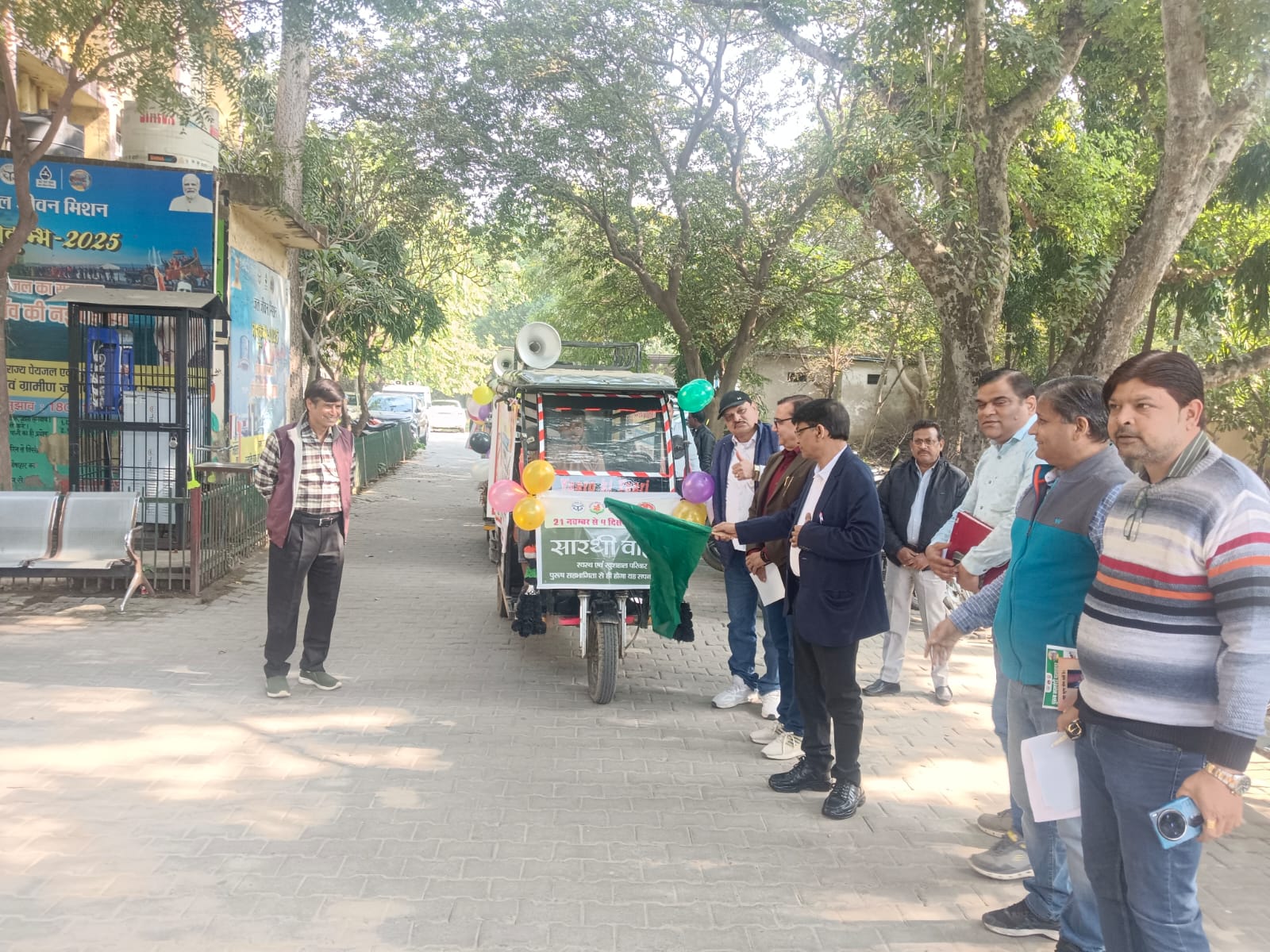 पुरुष नसबन्दी पखवाड़े में सारथी वाहन को सीएमओ ने दिखाई हरी झंडी