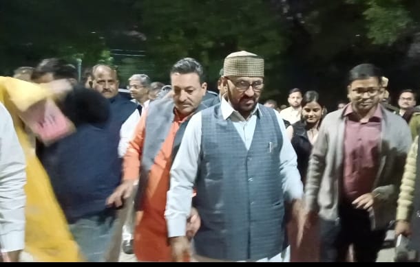 फिरोजाबाद में समीक्षा बैठक में भाग लेने पहुँचे उच्च शिक्षा मंत्री योगेश उपाध्याय