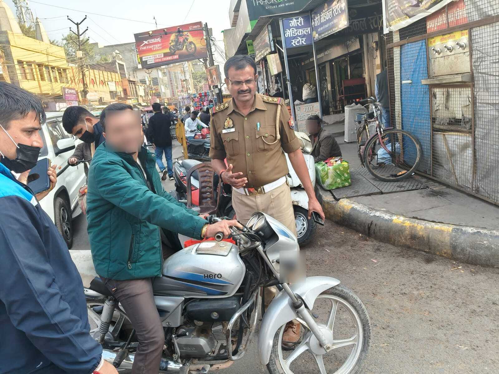 वरिष्ठ पुलिस अधीक्षक के निर्देशन मे यातायात के कुशल नेतृत्व मे विशेष चेंकिंग अभियान चलाया