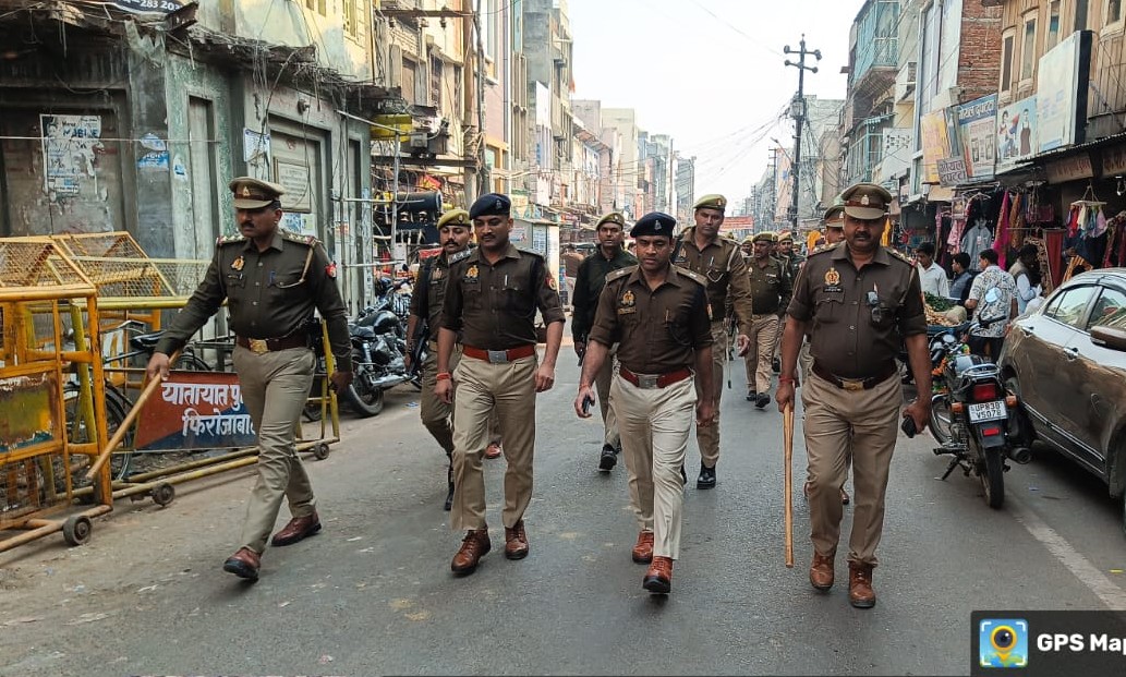 डाँ० भीमराव अम्बेडकर परिनिर्माण दिवस के मद्देनजर जनपद में सुरक्षा एवं शांति व्यवस्था के साथ किया पैदल मार्च