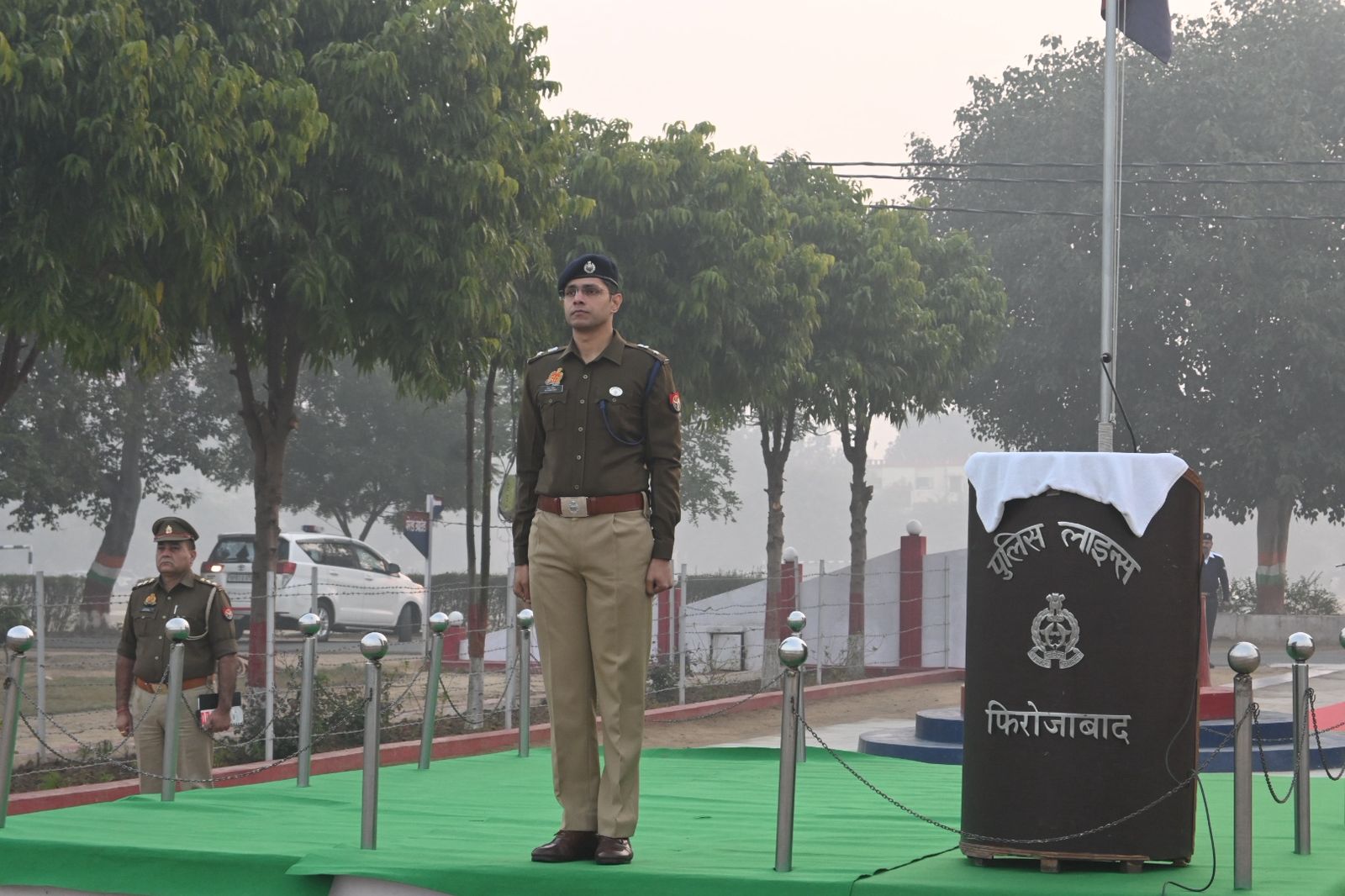 वरिष्ठ पुलिस अधीक्षक सौरभ दीक्षित द्वारा रिजर्व पुलिस लाइन में ली परेड की सलामी