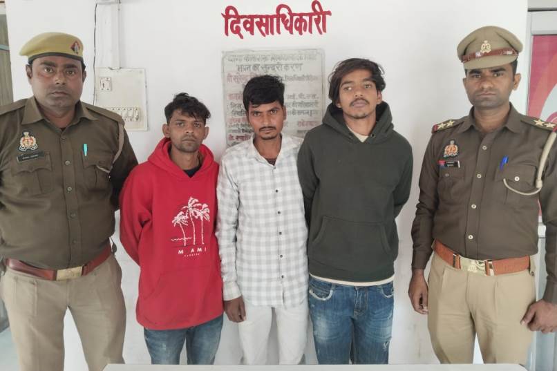 शिकोहाबाद पुलिस टीम द्वारा धोखाधड़ी से चोरी करने वाले 03 अभियुक्तगण/ टप्पेबाजो को चोरी के सामान सहित किया गिरफ्तार