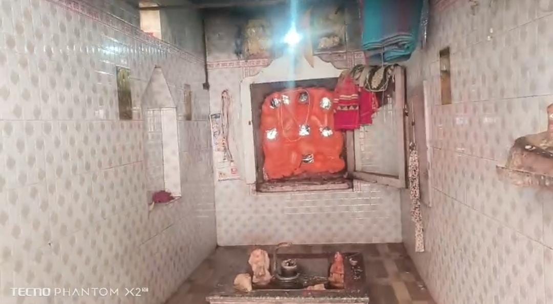 सोंख मेँ चोरों के हौसले बुलंद, चोरों ने मंदिर से दिन दहाड़े दिया चोरी की घटना को अंजाम,