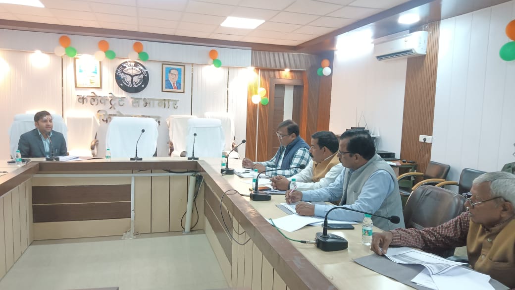 विशुराजा की अध्यक्षता ने कलेक्ट्रेट सभागार मे बैठक की गयी आहूत
