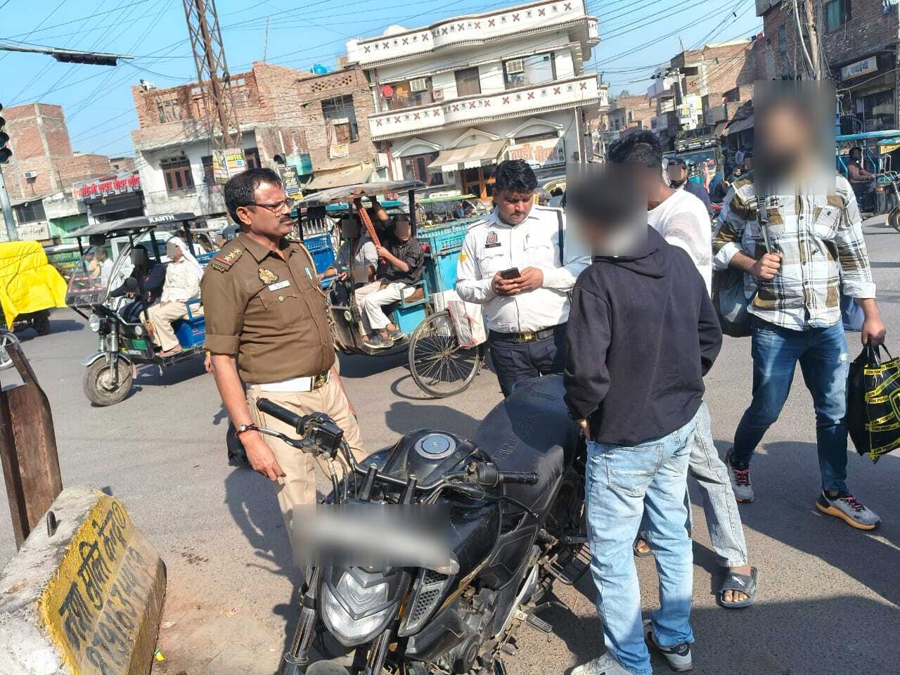 यातायात पुलिस टीम द्वारा की गई चेकिंग में कुल 790 वाहन चालकों का किया चालान