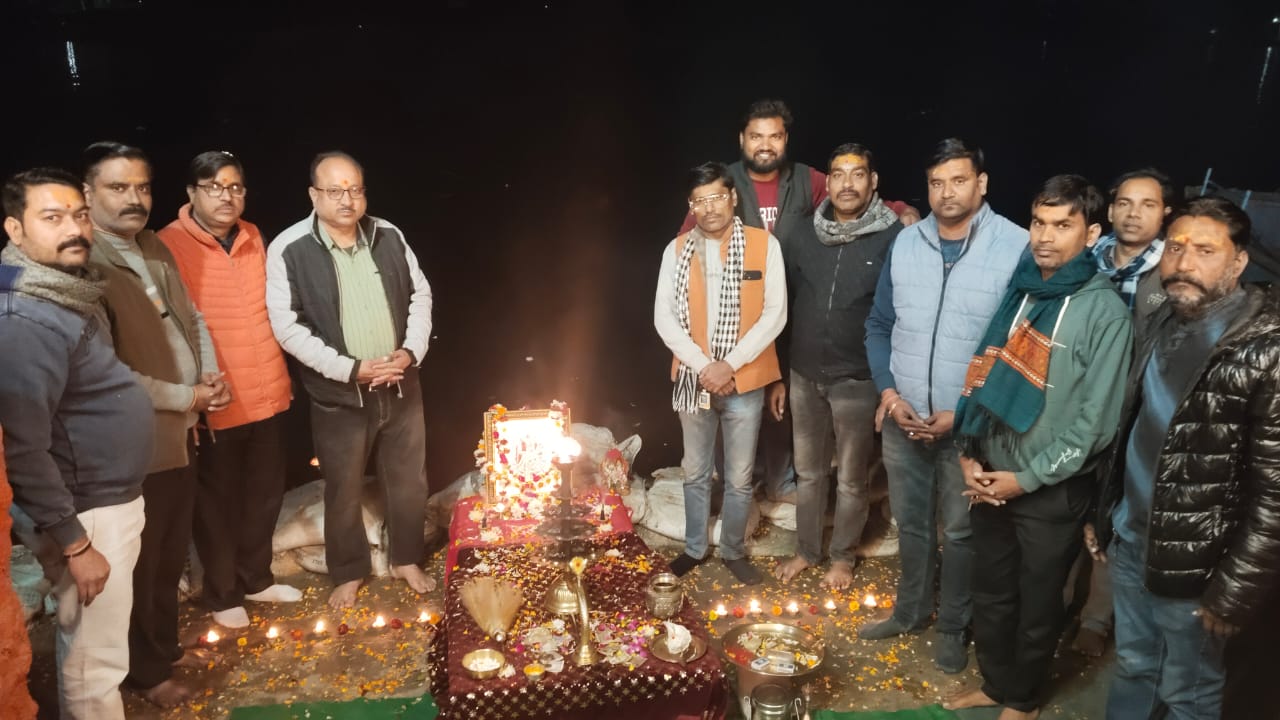 जमुना जी के गऊघाट पर संध्या आरती व श्रद्धांजलि कार्यक्रम, कारसेवकों को भावपूर्ण किया नमन