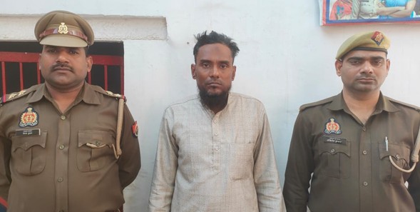 थाना रसूलपुर पुलिस टीम द्वारा 01 अभियुक्त मुन्तियाज को अवैध असलहा मय जिन्दा कारतूस के साथ किया गिरफ्तार