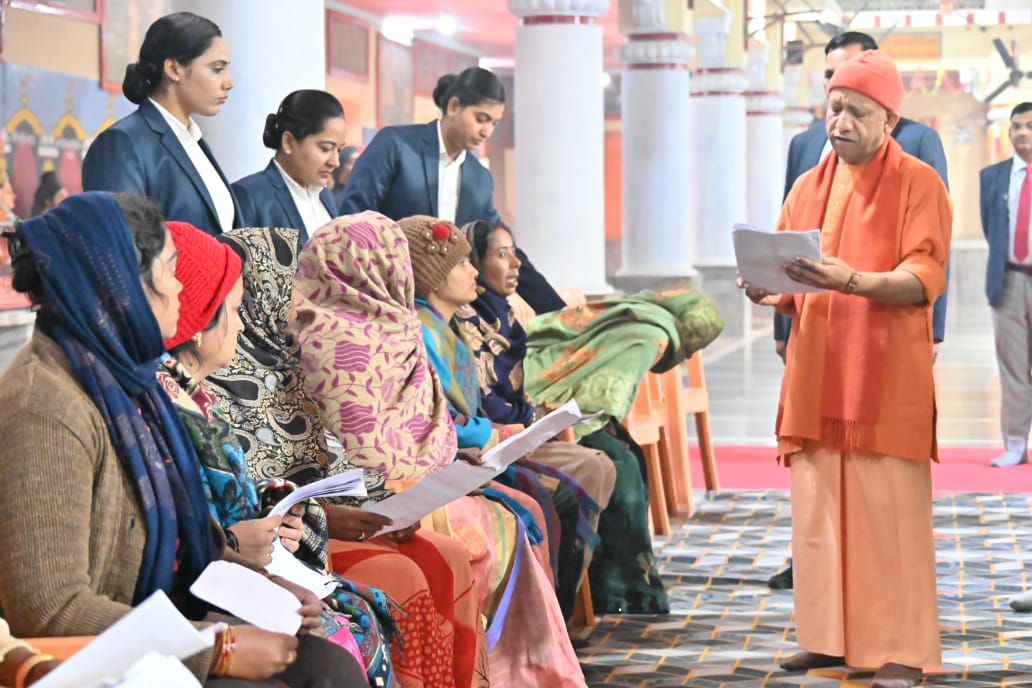 जरूरतमंद के आवास, बीमार के उपचार की करेंगे व्यवस्था : मुख्यमंत्री योगी आदित्यनाथ