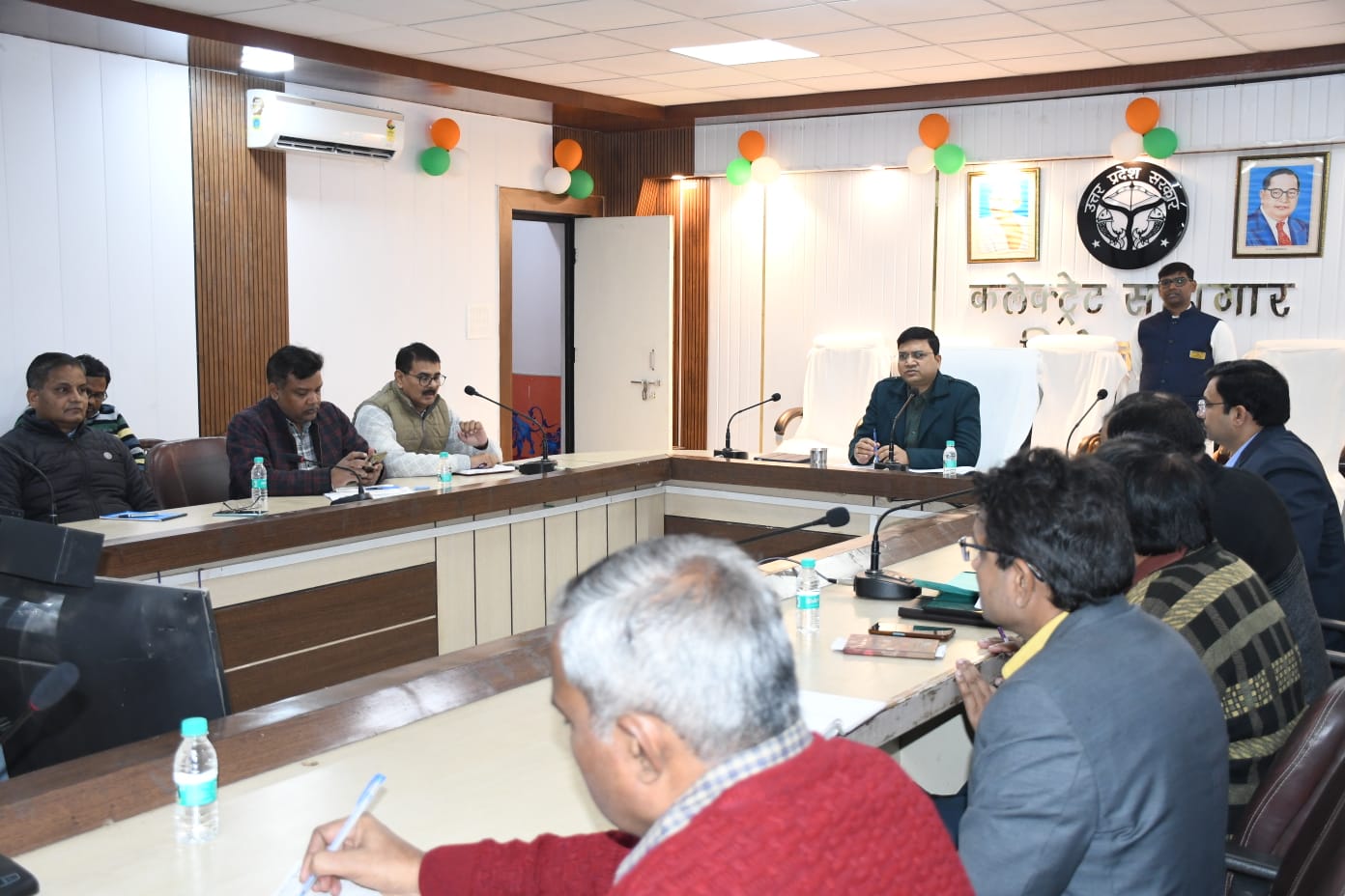 भारत मिशन एवं वेशिक शिक्षा के अंतगर्त संचालित विभिन्न कार्यक्रमो की समीक्षा बैठक संपन्न हुई