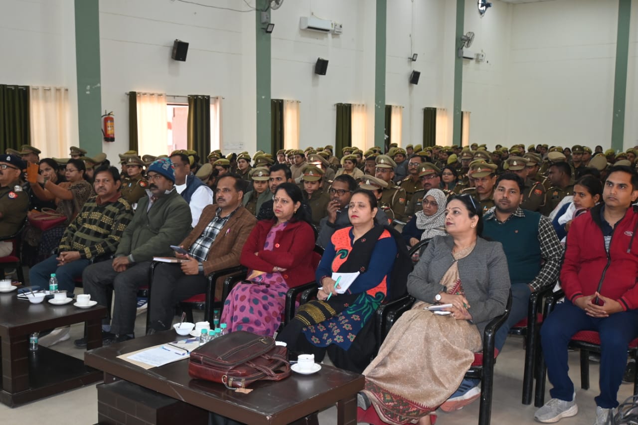 ऑपरेशन जागृति 5.0 के अन्तर्गत पुलिस लाइन फिरोजाबाद में जिला स्तरीय उन्मुखीकरण कार्यशाला का आयोजन किया