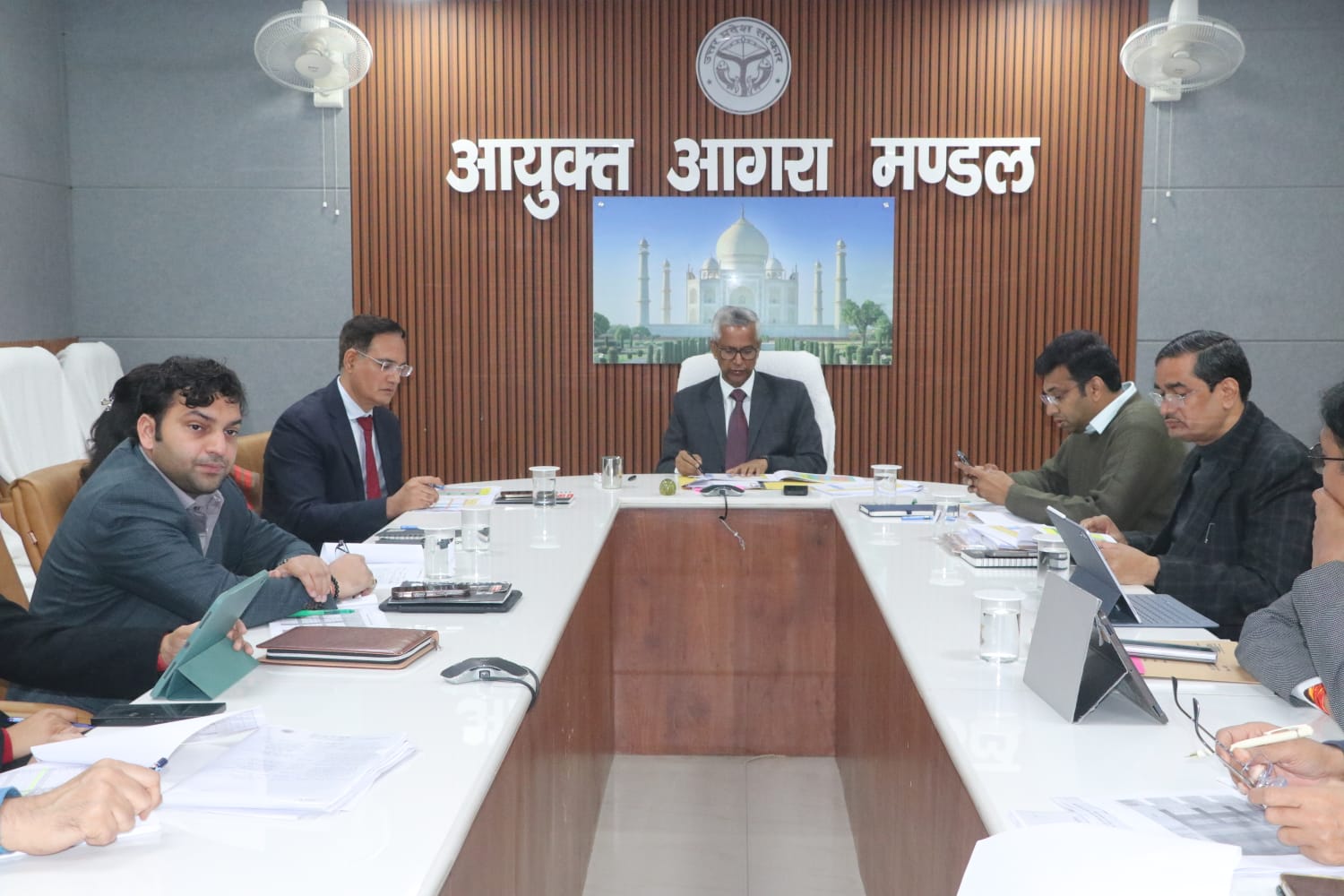 मण्डलायुक्त शैलेन्द्र कुमार सिंह की अध्यक्षता में हुई मण्डल स्तरीय कर-करेत्तर एवं आईजीआरएस की समीक्षा बैठक