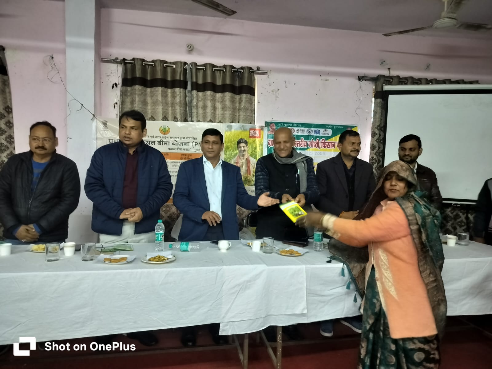 विकास खंड टूण्डला के ग्राम मदावली के किसानों की किसान पाठशाला की गई आयोजित