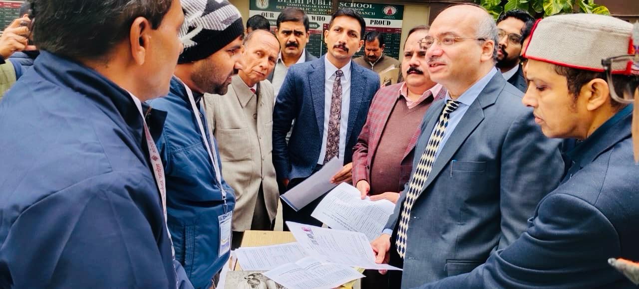 वरिष्ठ उप निर्वाचन आयुक्त मनीष गर्ग ने एन0आई0सी0 कलेक्ट्रेट सभागार में एसआईआर कार्यों की विस्तृत समीक्षा की