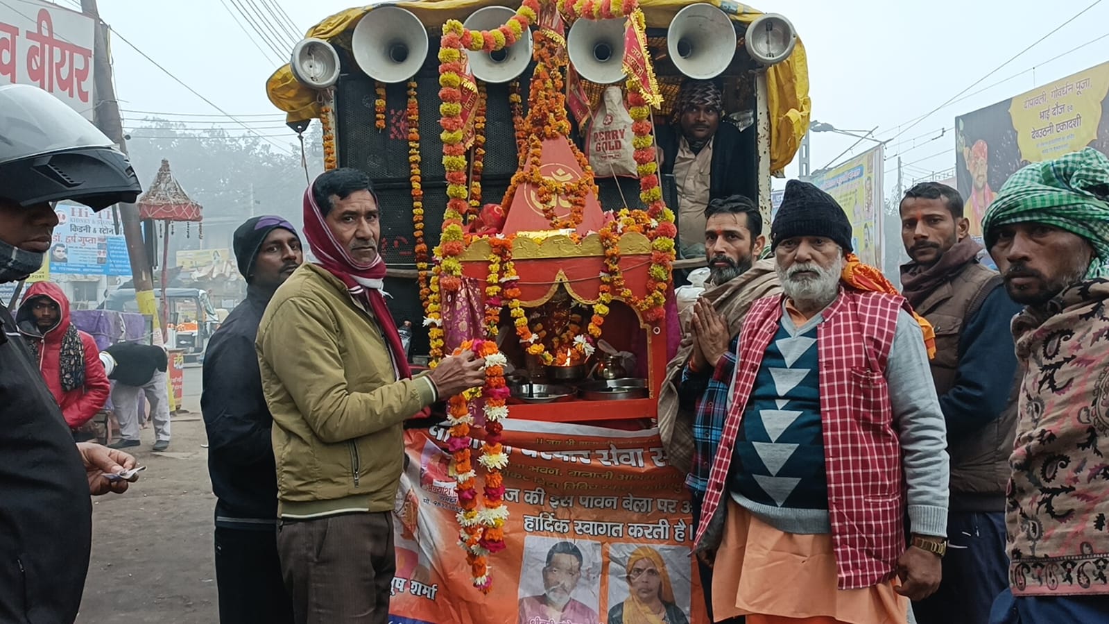 श्री बालाजी दरबार सेवा समति बरेली के तत्वावधान में मेंहदीपुर बालाजी दर्शनो को निकली पैदल पदयात्रा