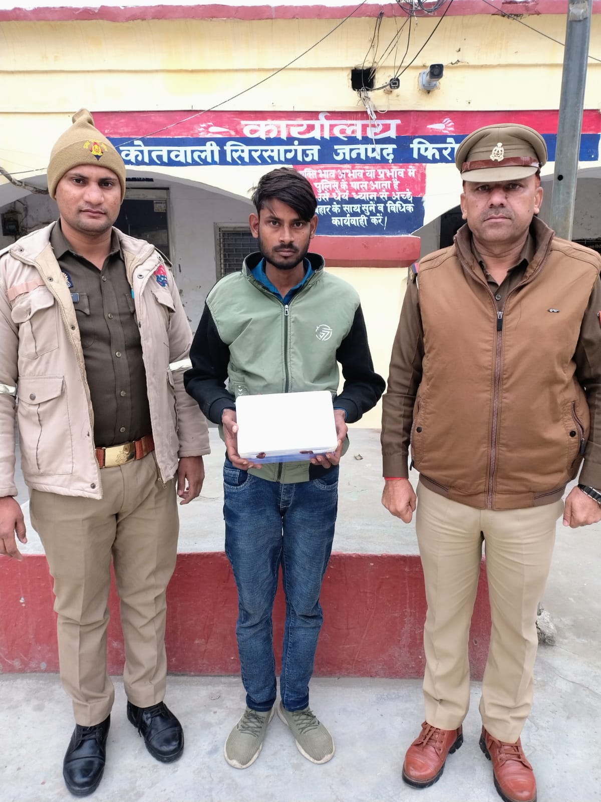 सिरसागंज पुलिस टीम द्वारा चैकिंग के दौरान एक अभियुक्त को अवैध तमन्चा सहित गिरफ्तार किया