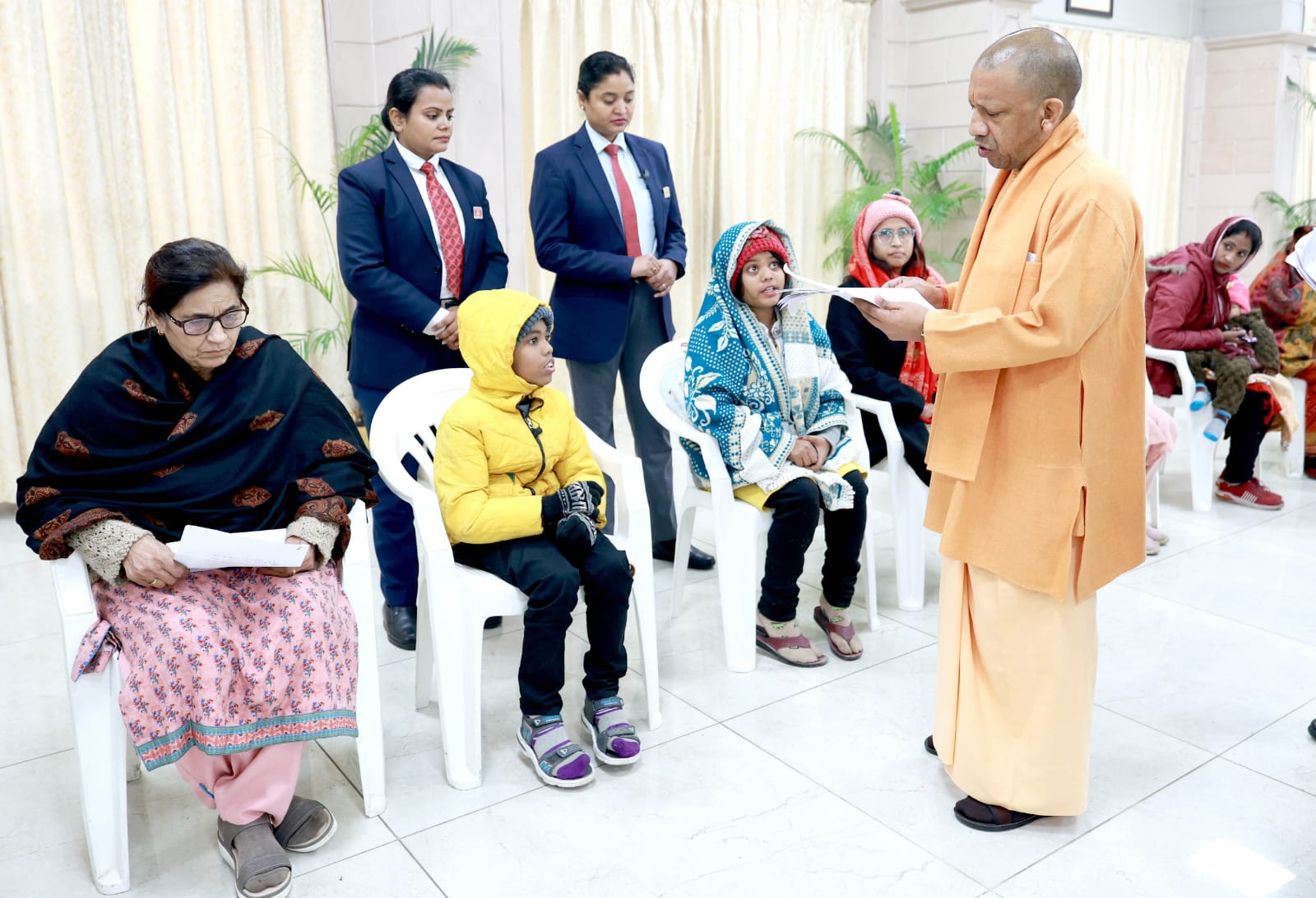 ठंड में आने वाले फरियादियों के लिए रैनबसेरे में रुकने की कराएं व्यवस्था, मुख्यमंत्री योगी आदित्यनाथ ने स्थानीय प्रशासन को दिया निर्देश
