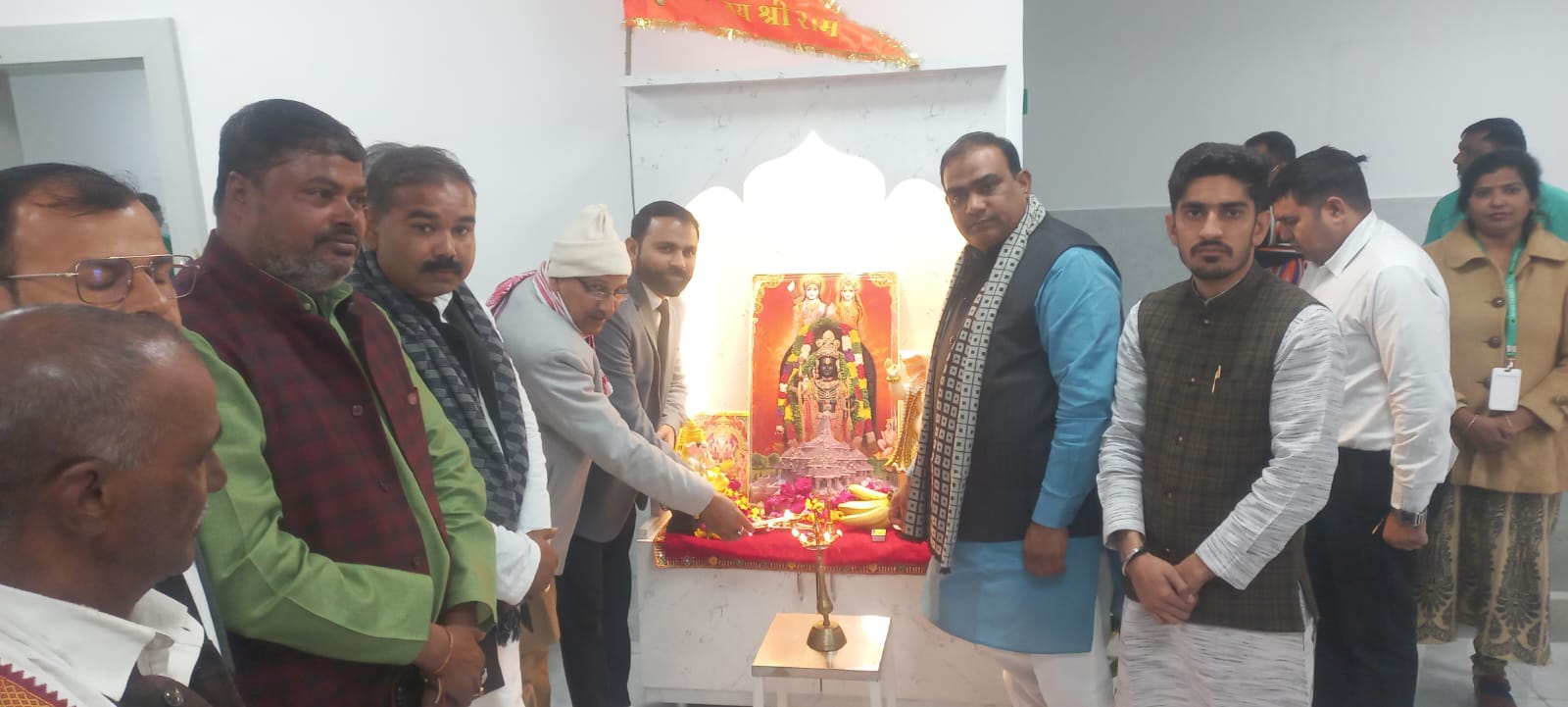 स्मारक निदेशक और ब्लॉक प्रमुख प्रतिनिधि ने किया निशुल्क शीतकालीन शिविर का शुभारंभ