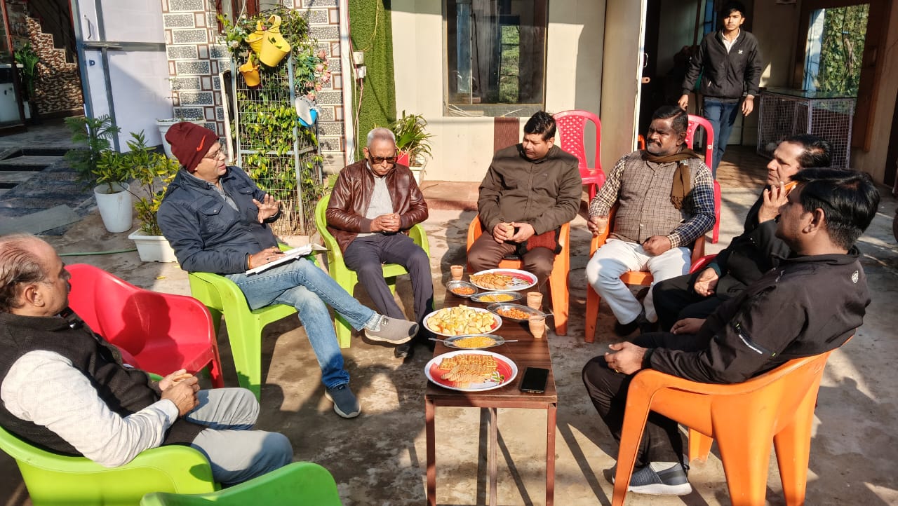 रॉयल फॉरेस्ट होटल पर समाजसेवी लोगों द्वारा किया सभा का आयोजन